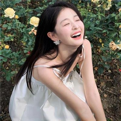 云雾笼罩的山峰